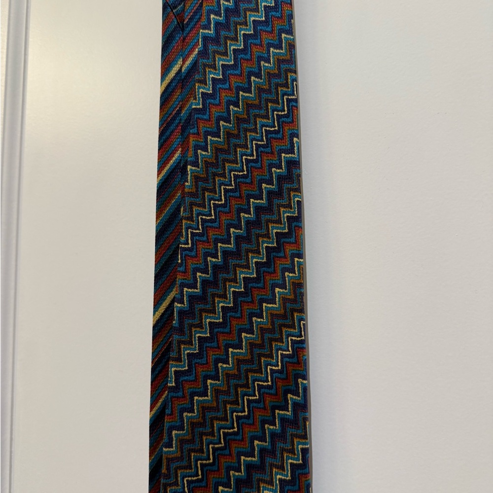 Elegant Missoni Zigzag Patterned Tie in Blue and Red